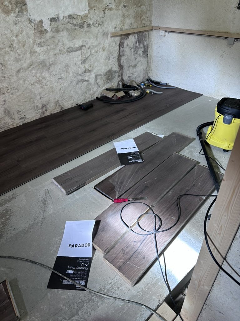 Umbauaufnahme 1: Boden und Wände verändern den Raum